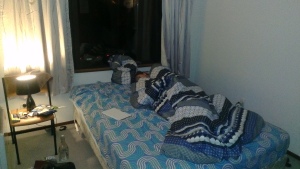 Unser Zimmer. (Verdeckt: Ein kleiner, müder Peppward) 