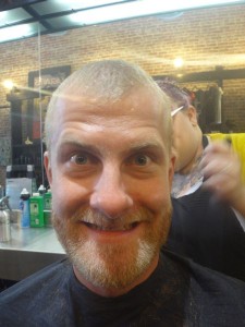 Henni mit kurzen Haaren