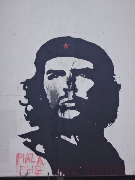 Che Guevara als riesen Graffiti an der Uni   