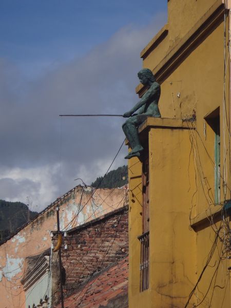 Skulpturen, die bedeutende Personen Bogotas zeigen