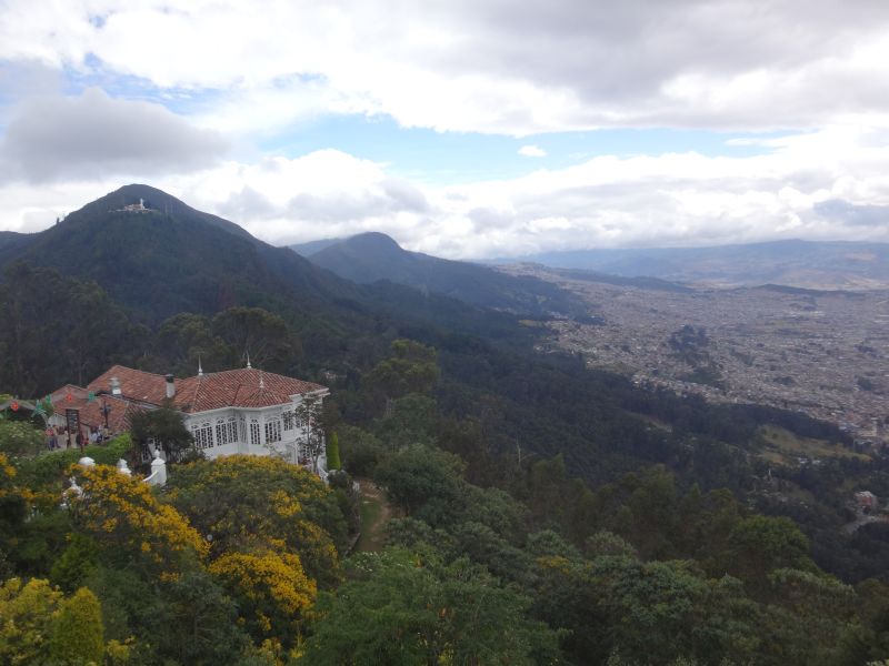 Bogota ist in den Bergen gebaut 